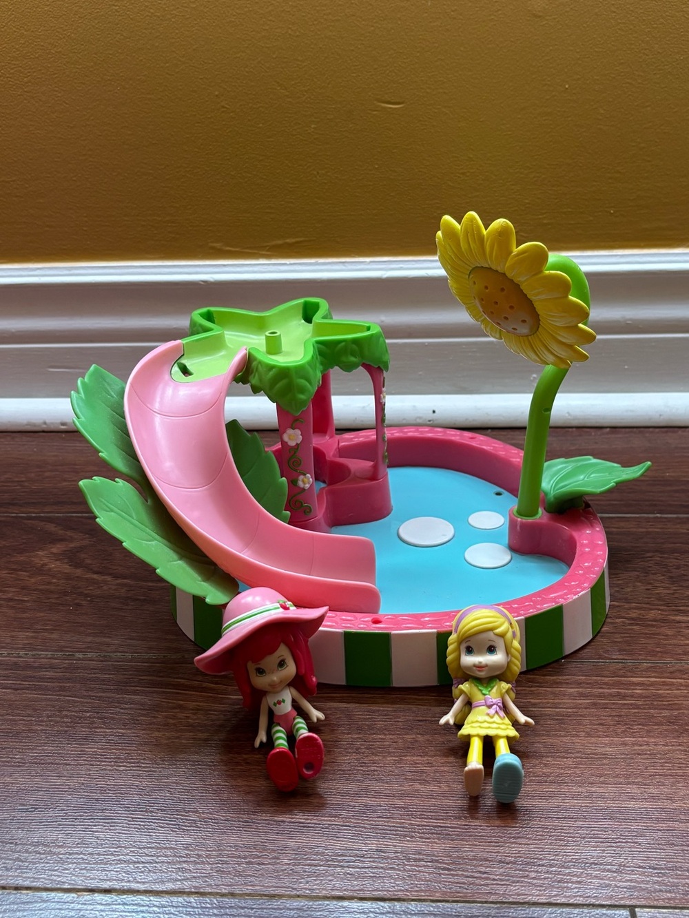 Strawberry Shortcake Pool Playset Hasbro